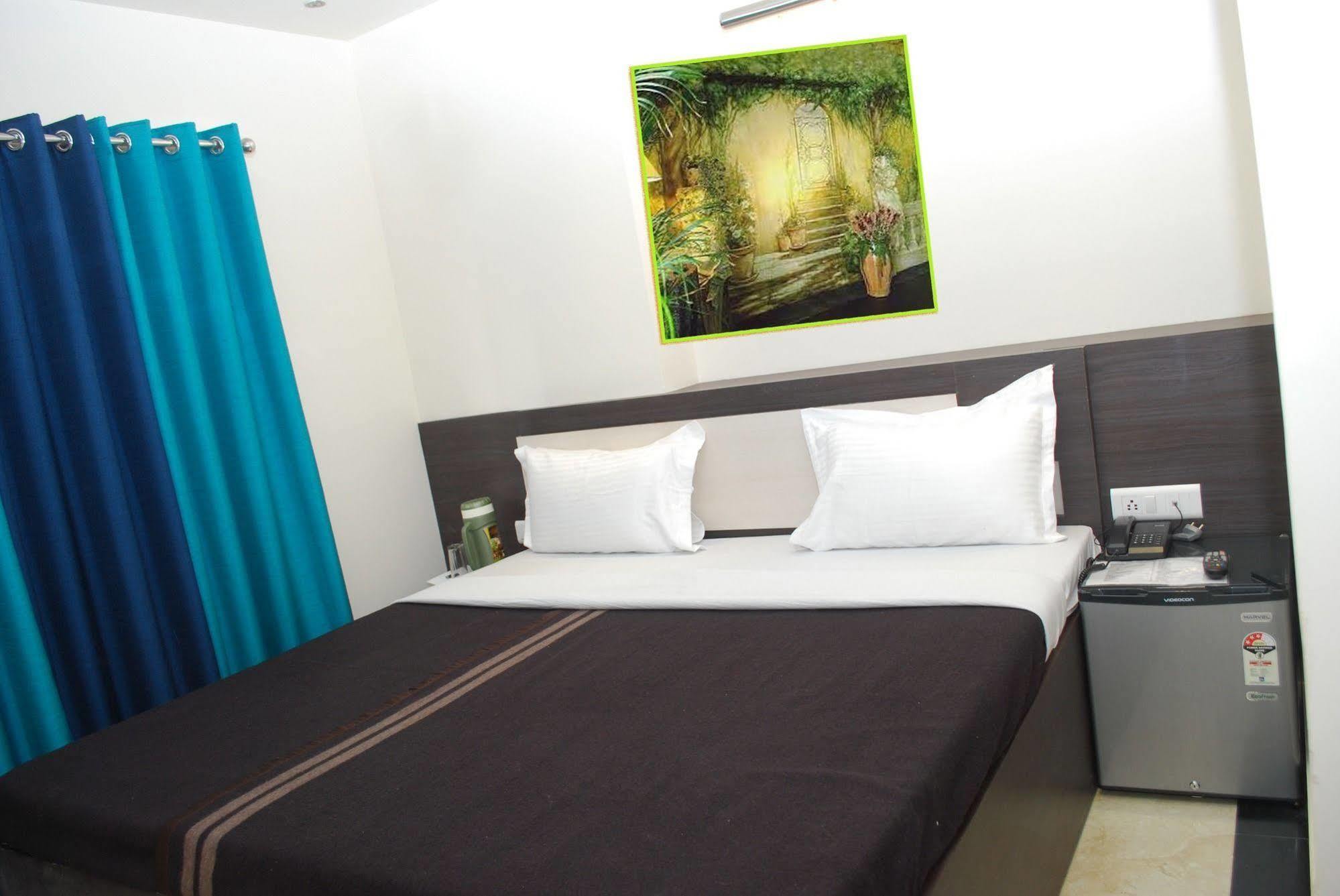 Hotel Divine Destination à Bénarès Extérieur photo