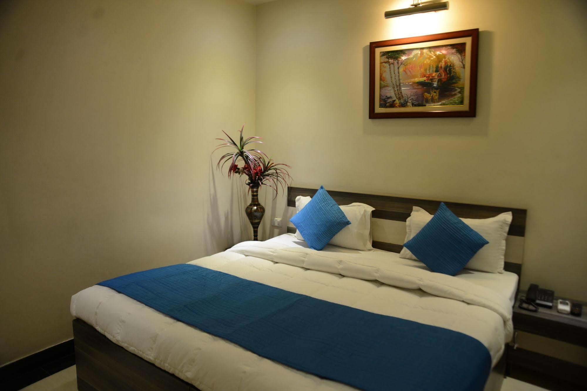Hotel Divine Destination à Bénarès Extérieur photo